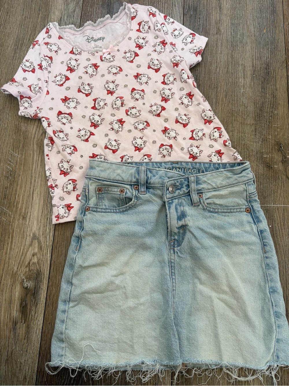 Disney Marie Tee 10/12 & Light Wash Denim American eagle skirt XS 000